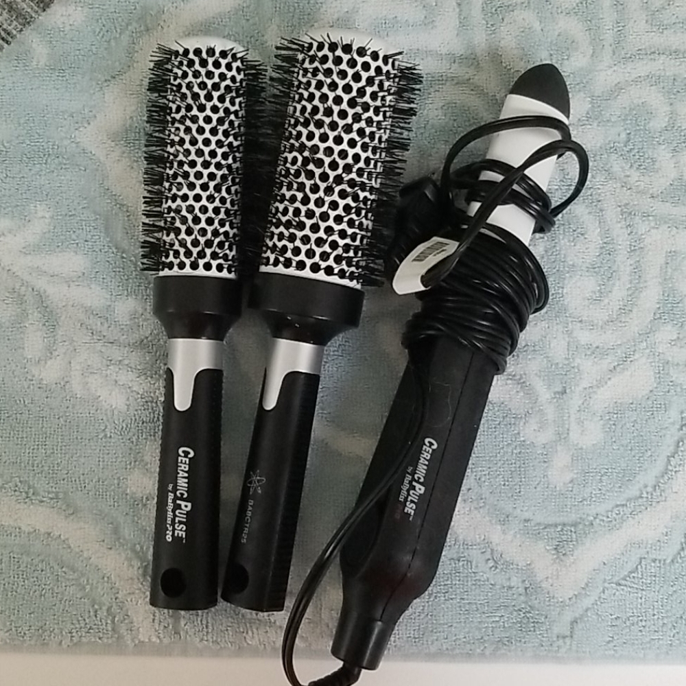 2 Brushes and straightener